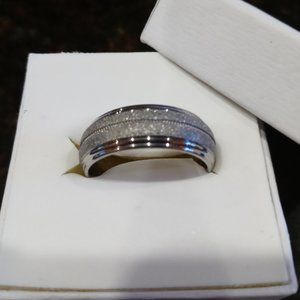 NWOT Men's Quad Grooved and Brushed Titanium Ring